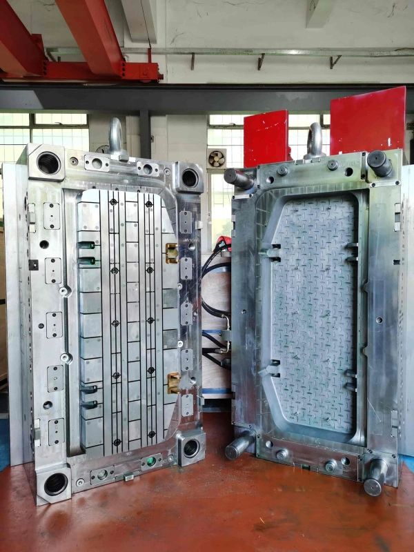 Big Plastic Inejction Mold Automotive Mould Supplier