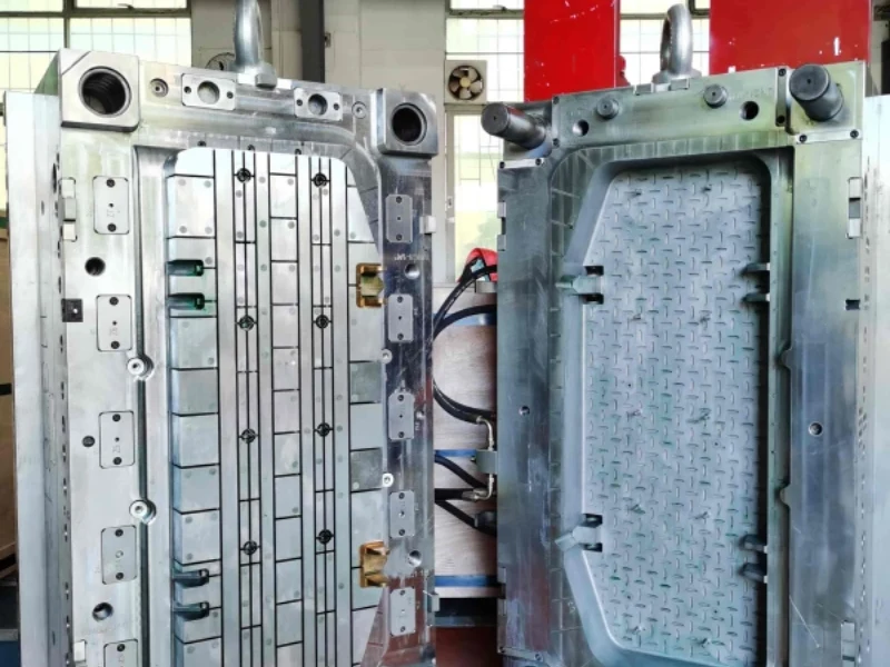 Big Plastic Inejction Mold Automotive Mould Supplier
